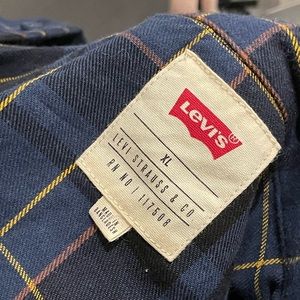 Levi’s flannel button up
